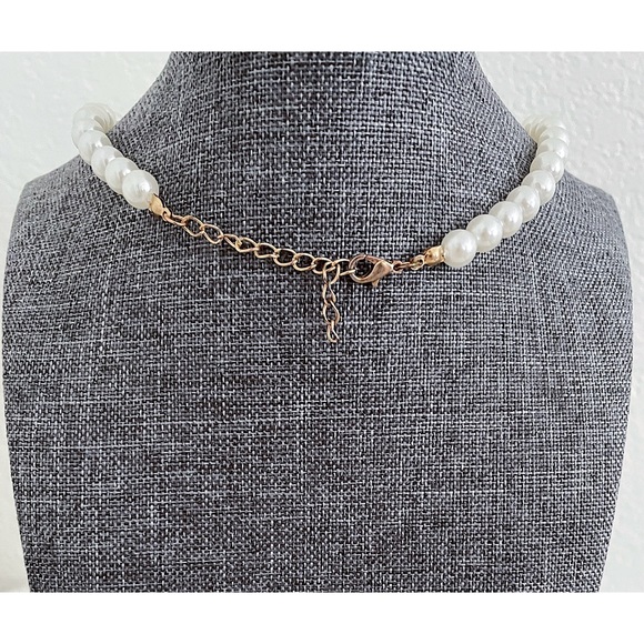 Plated Pendant Faux Pearl Necklace - Picture 4 of 4